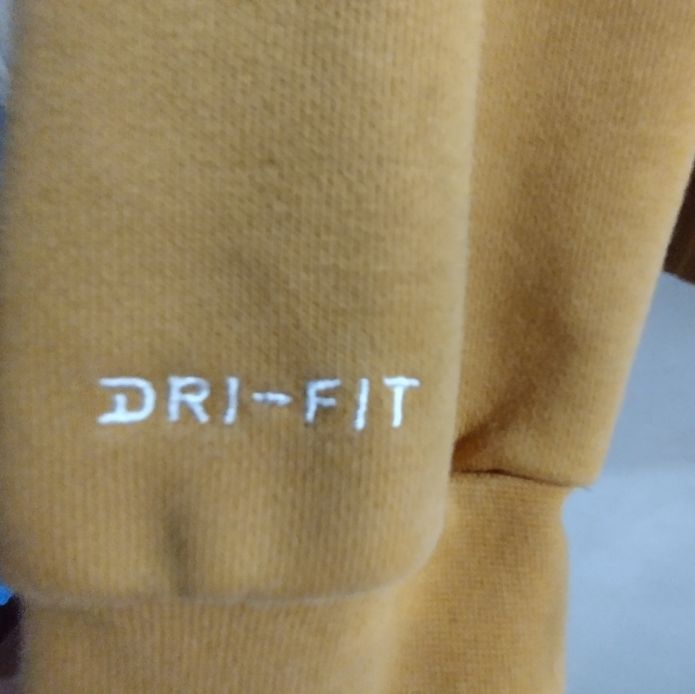 Like new! Yellow Nike DriFit Standard Issue thick hoodie with zipper pouch - Med - Picture 4 of 9